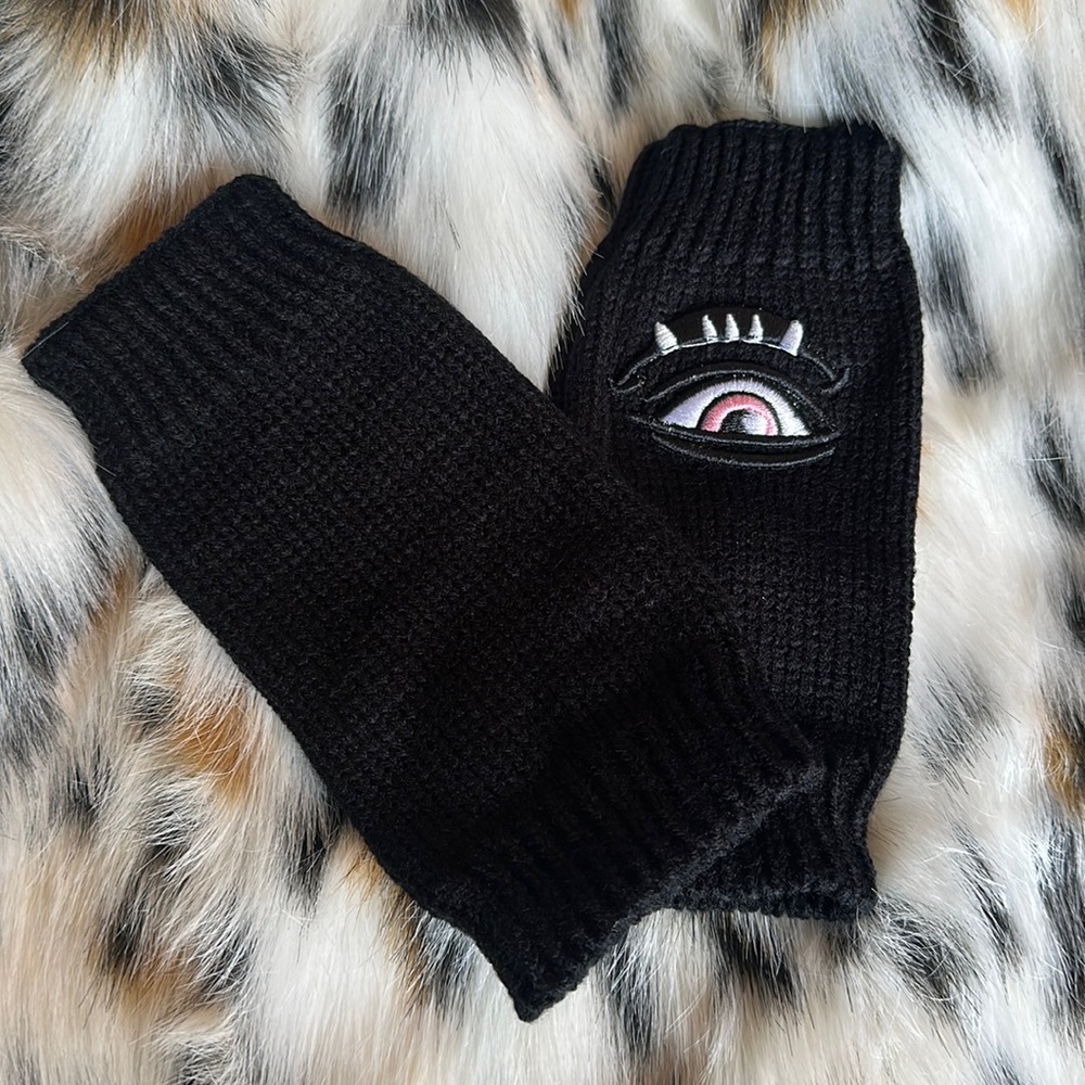Finger less glove evil eye on right hand BUNDLE a with your purchase! - Picture 1 of 3